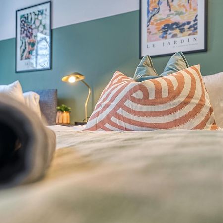 2 Bedroom Stylish Spacious Apt, Sleeps 6, Central Cheltenham, With Free Parking - By Blue Puffin Stays Esterno foto