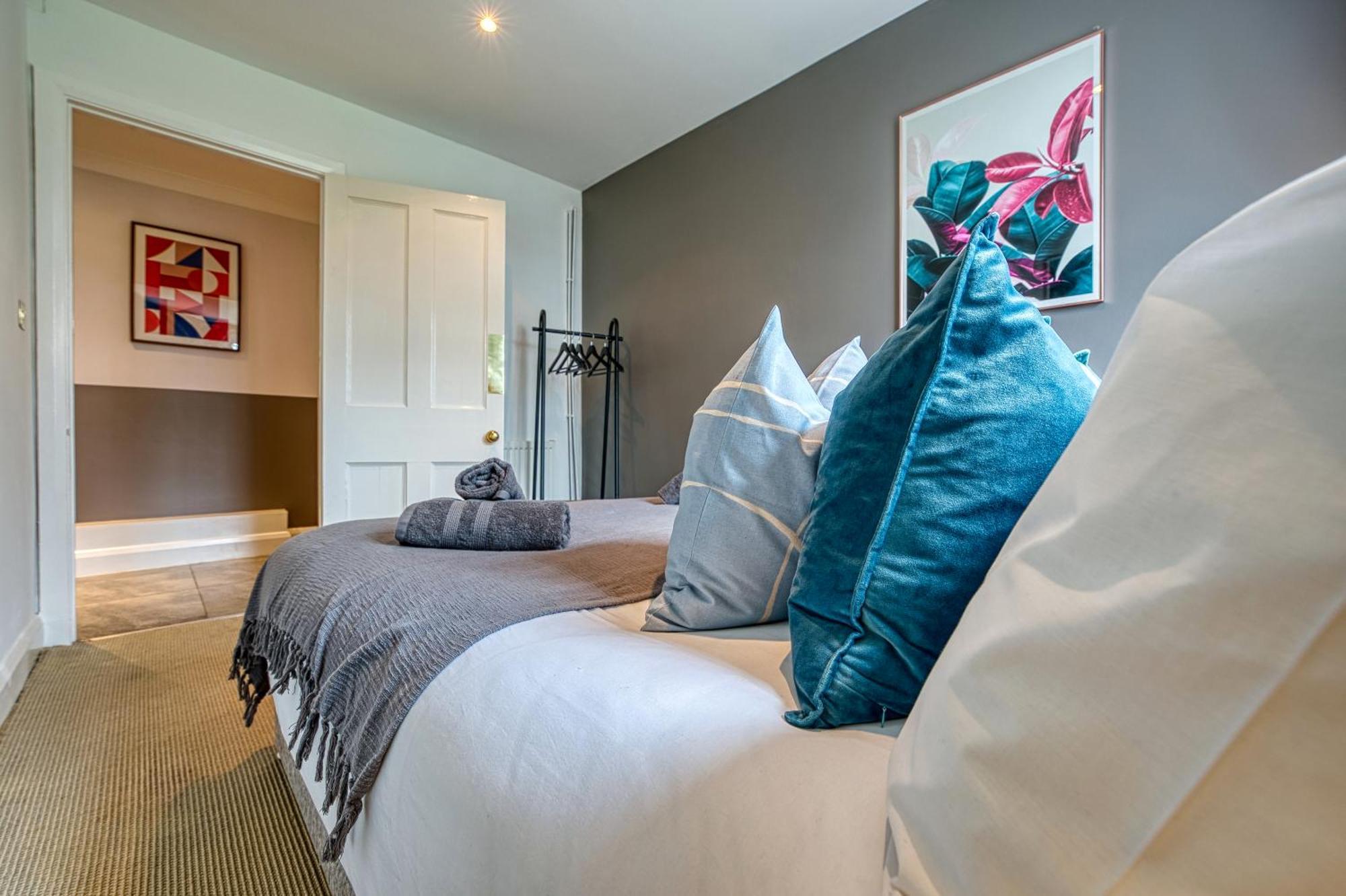 2 Bedroom Stylish Spacious Apt, Sleeps 6, Central Cheltenham, With Free Parking - By Blue Puffin Stays Esterno foto