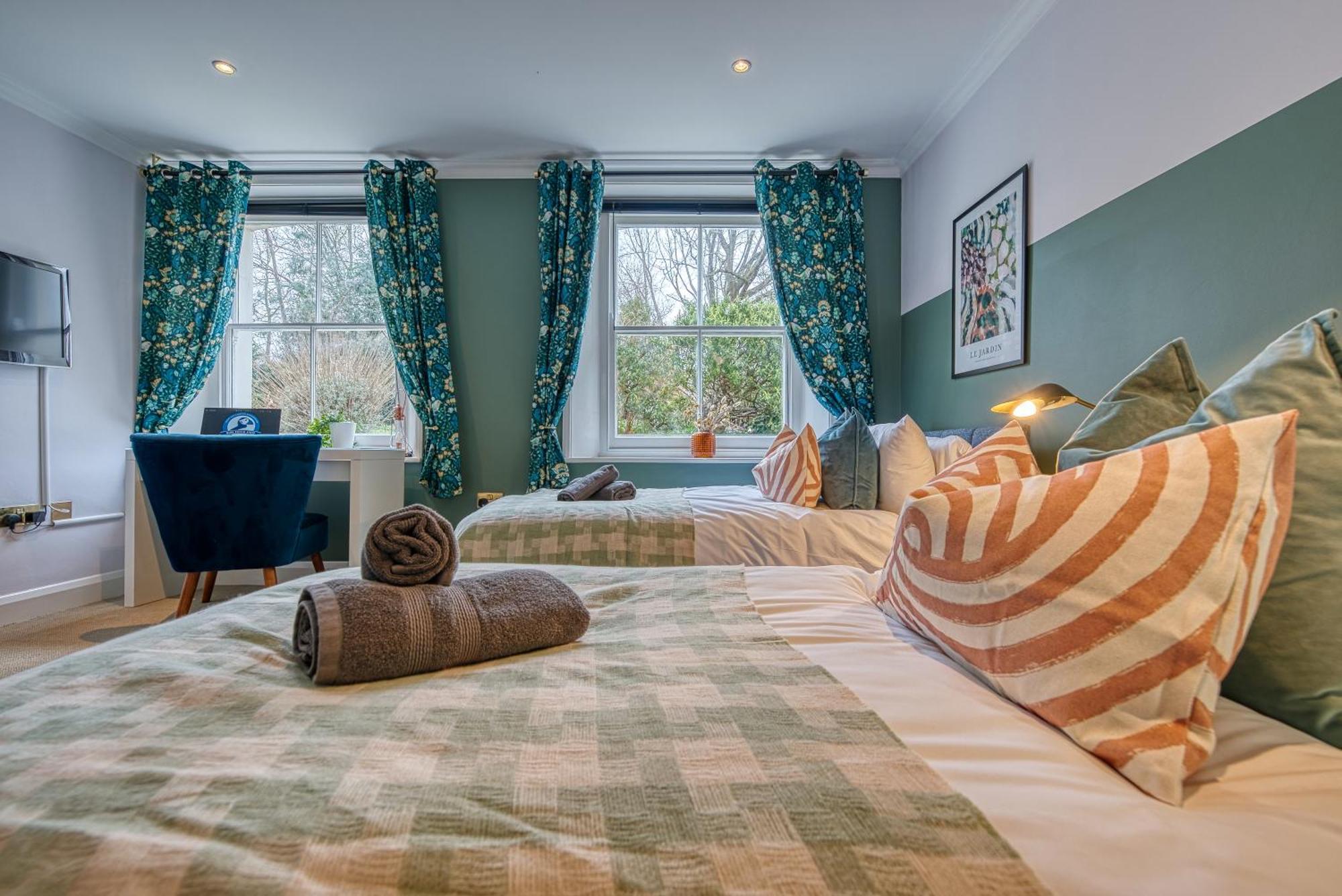 2 Bedroom Stylish Spacious Apt, Sleeps 6, Central Cheltenham, With Free Parking - By Blue Puffin Stays Esterno foto