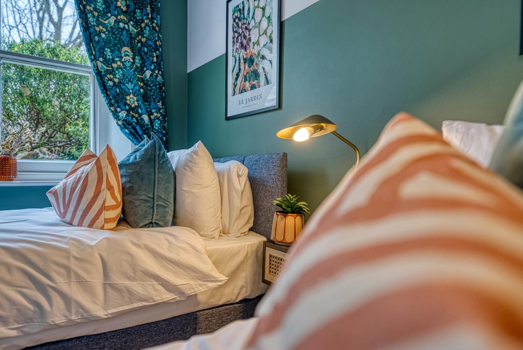 2 Bedroom Stylish Spacious Apt, Sleeps 6, Central Cheltenham, With Free Parking - By Blue Puffin Stays Esterno foto