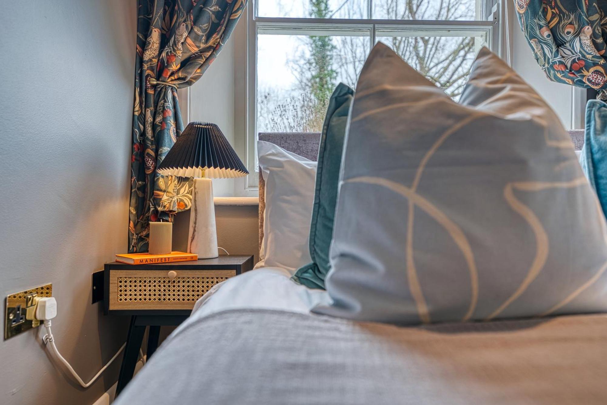 2 Bedroom Stylish Spacious Apt, Sleeps 6, Central Cheltenham, With Free Parking - By Blue Puffin Stays Esterno foto