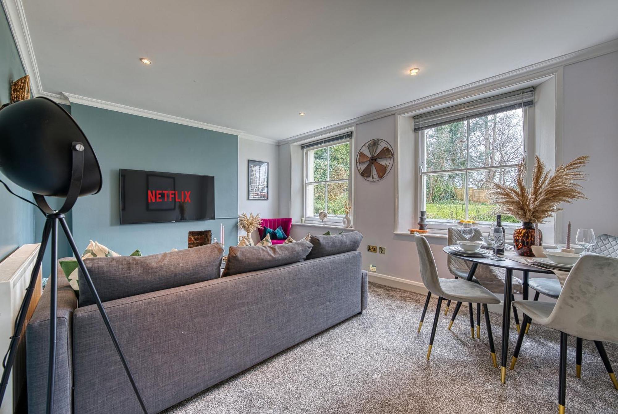 2 Bedroom Stylish Spacious Apt, Sleeps 6, Central Cheltenham, With Free Parking - By Blue Puffin Stays Esterno foto